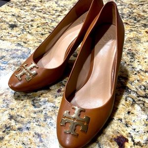 Tory Burch nude pumps